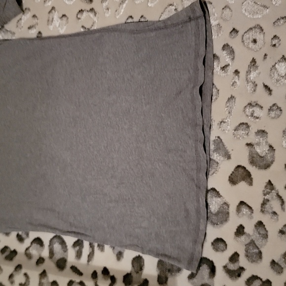 ☀️ Hollister gray top. Size medium - Picture 6 of 6